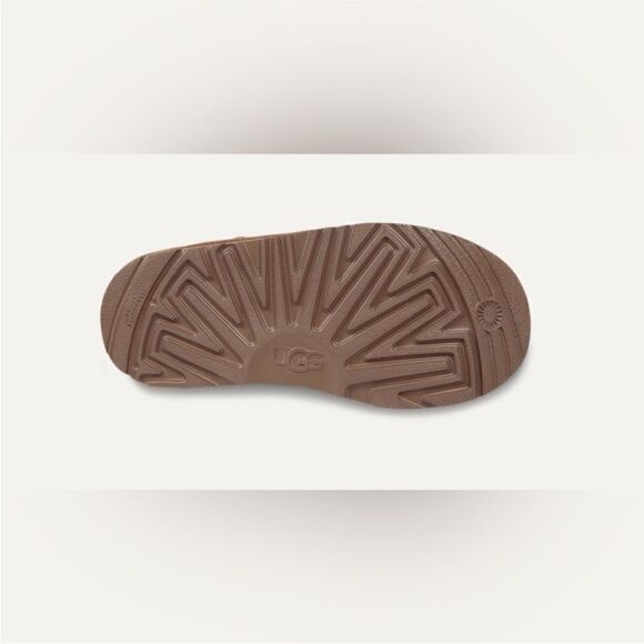 Ugg NEW Classic II Tall Kids Boot in Cbestnut Size 13 - Picture 6 of 8